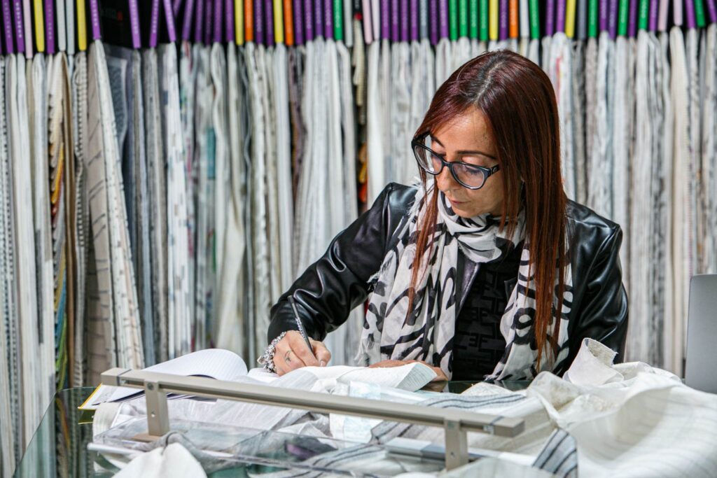 Consulenza per la scelta dei tessuti per tende su misura