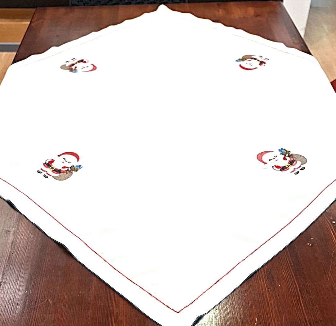tovagliatta-babbo-natale-Copia.jpg Tovaglia natalizia con ricamo babbo natale 90x90 - immagine 1